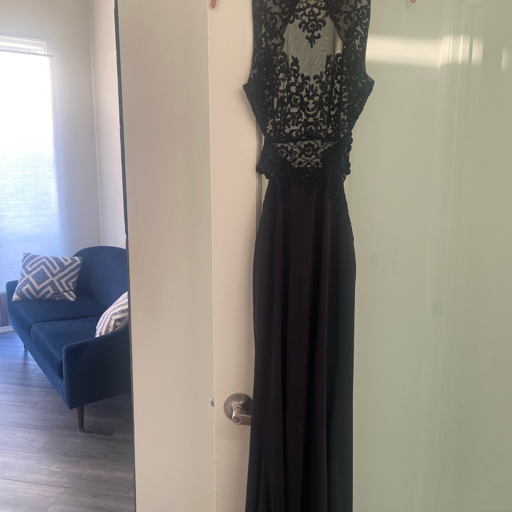 Elegant Black Lace Evening Gown
